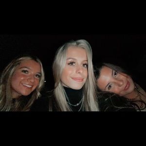 Meet your Posher, Courtney